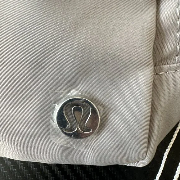 Belt Bag Lululemon 1L New w Tag. Silver - Picture 3 of 6